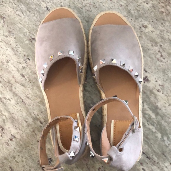 Espadrilles - Picture 2 of 5